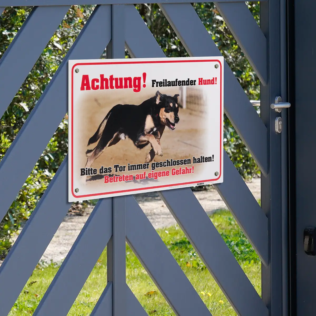 Schild - Achtung freilaufender Hund 